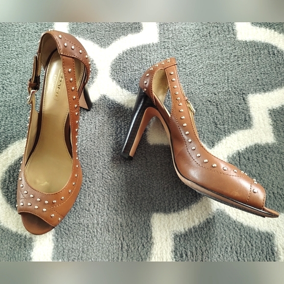 Coach "Billie" Studded Peep Toe Heel 👠in Walnut - Picture 5 of 13